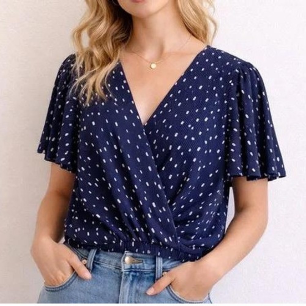 ASTR The Label‎ Polka Dot Wrap Top Women's M Navy Blue Flutter Sleeve Cropped